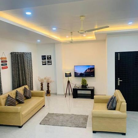 White Orchid, Unique & Stylish, Executive 2Bhk. Apartment Гувахати Екстериор снимка
