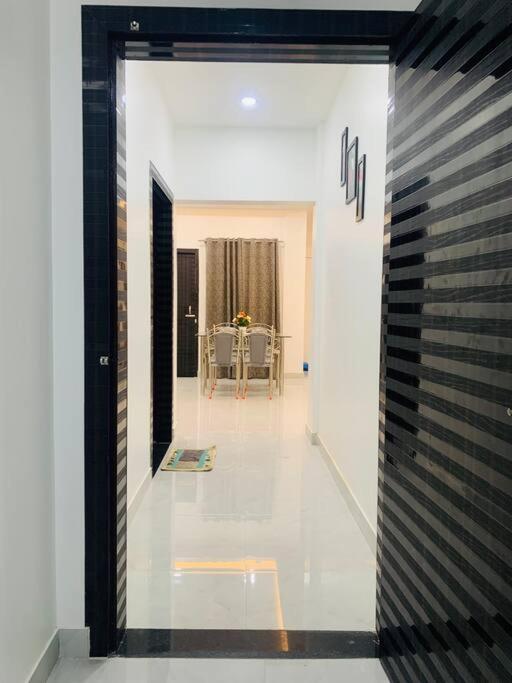 White Orchid, Unique & Stylish, Executive 2Bhk. Apartment Гувахати Екстериор снимка