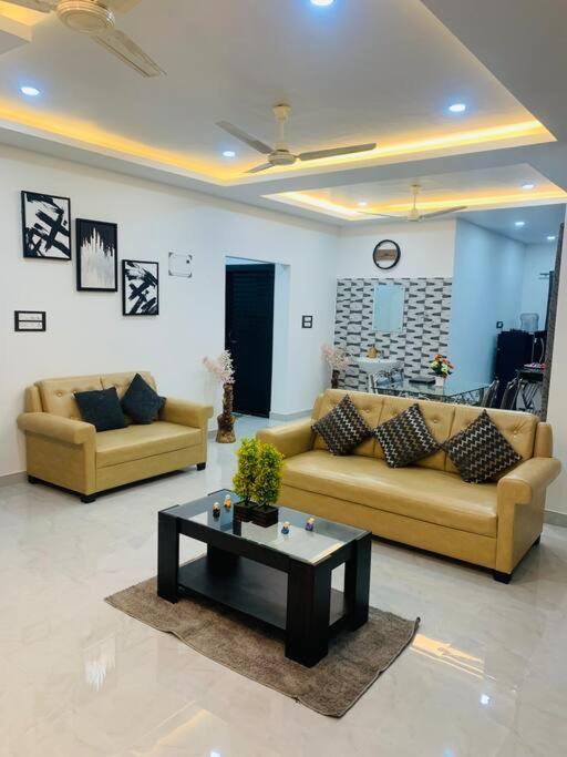 White Orchid, Unique & Stylish, Executive 2Bhk. Apartment Гувахати Екстериор снимка
