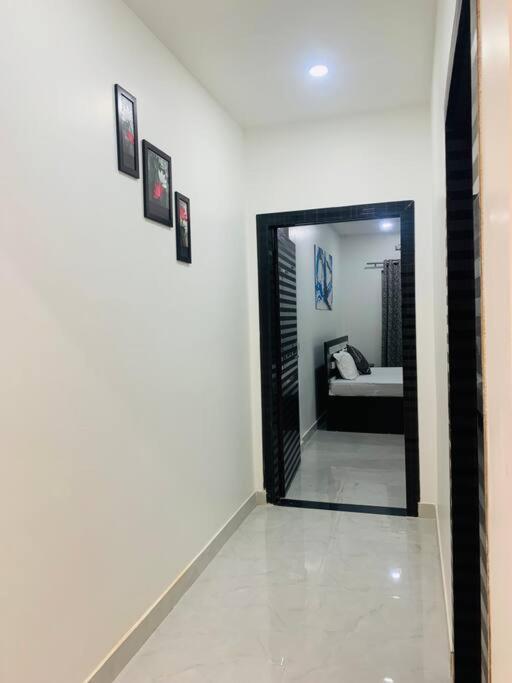 White Orchid, Unique & Stylish, Executive 2Bhk. Apartment Гувахати Екстериор снимка